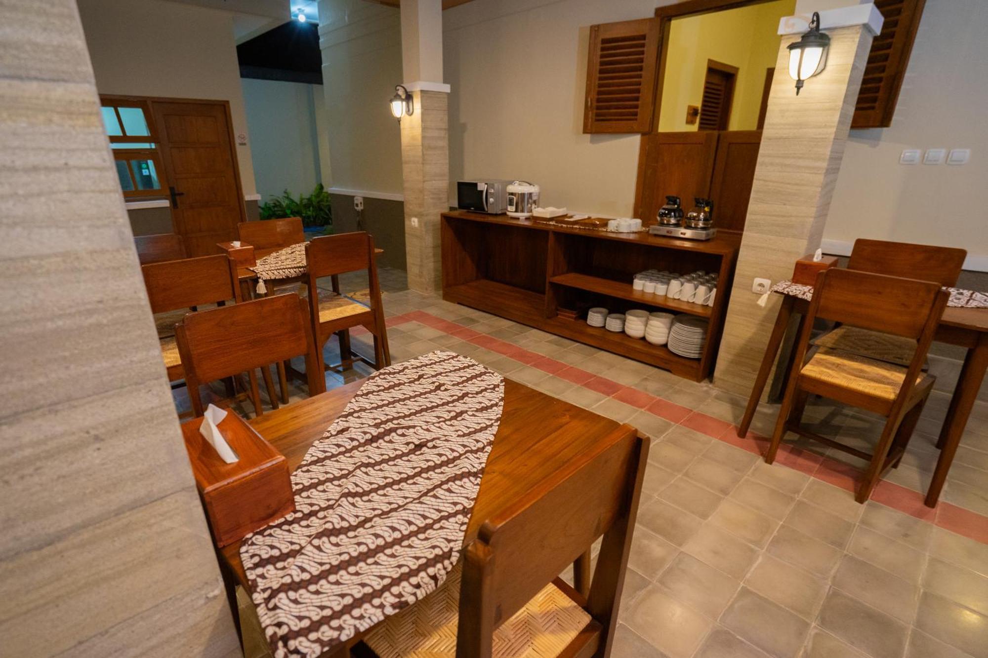 Yuwono Hotel & Villa Malioboro Yogyakarta Esterno foto