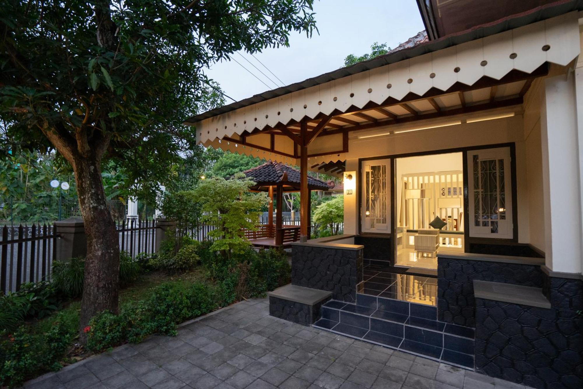 Yuwono Hotel & Villa Malioboro Yogyakarta Esterno foto